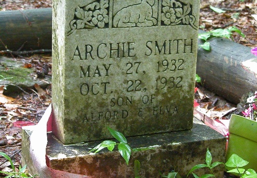 Archie Smith, infant son grave site. 