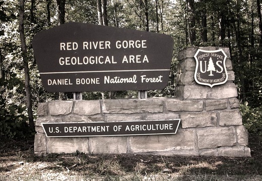 Stone &amp; wood sign: Red River Gorge Geological Area