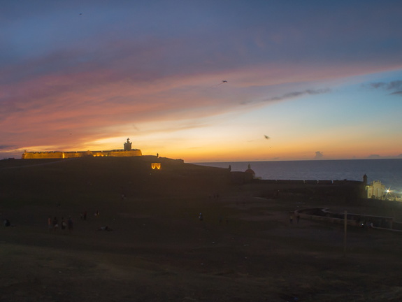 Evening kites on the lawn of Castillo San Felipe del Morro