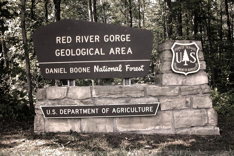 Stone &amp; wood sign: Red River Gorge Geological Area
